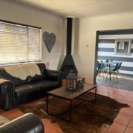 Karoo Heart Apartment Beaufort West Exterior photo